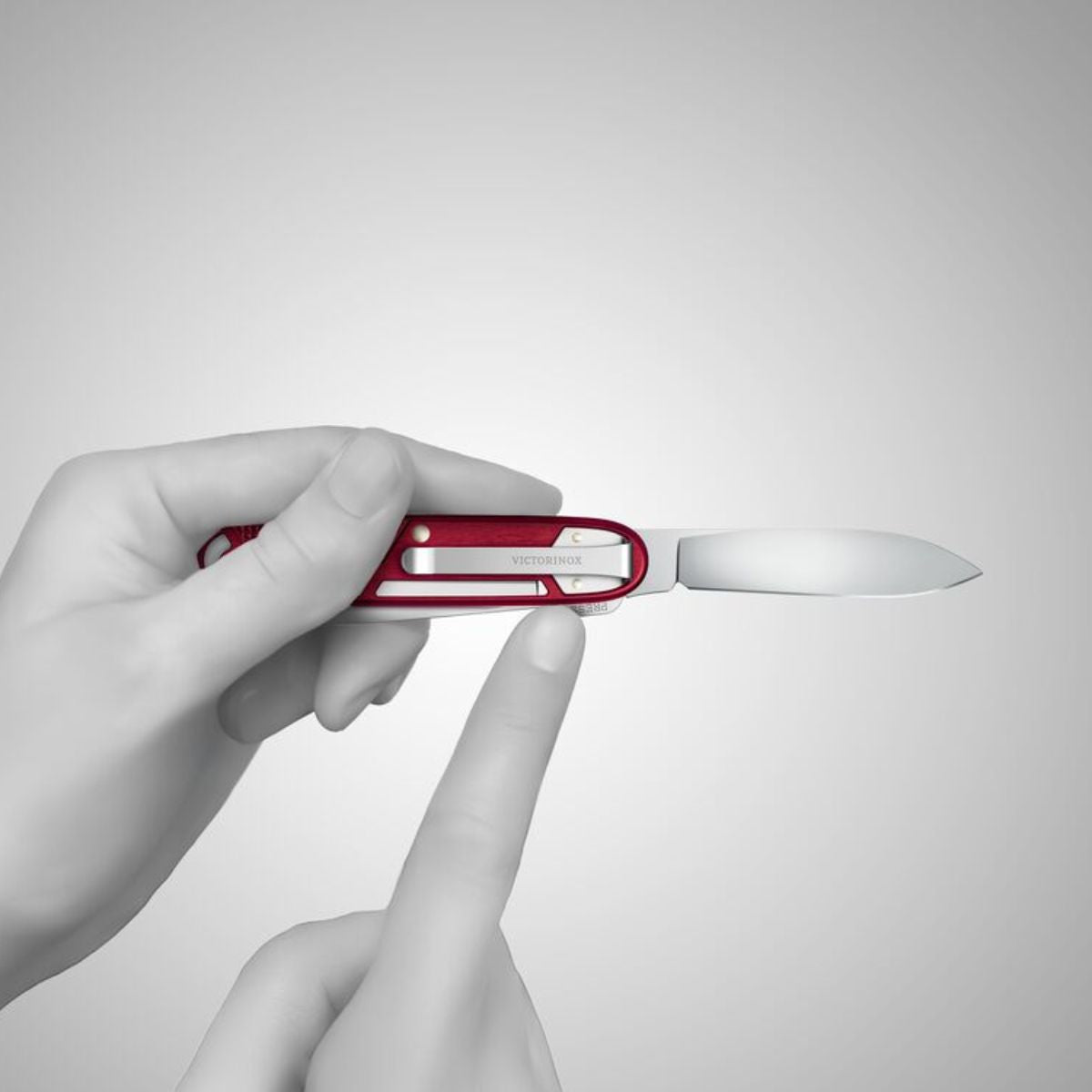 Victorinox Synergy X Alox Swiss Army Kinfe 93 mm 10 Functions Aluminium Scales Silver 0.8226.26
