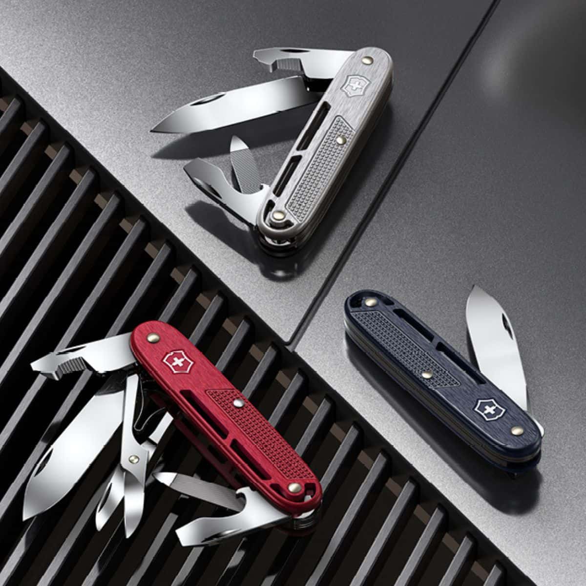 Victorinox Synergy X Alox Swiss Army Kinfe 93 mm 10 Functions Aluminium Scales Dark Blue 0.8226.22