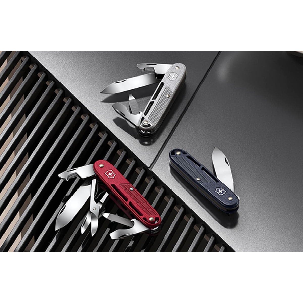 Victorinox Onefold Alox Swiss Army Kinfe 93 mm 2 Functions Aluminium Scales Red 0.8006.20